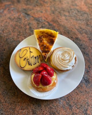 So annoying when you come away with more than you went for ???? #boulangerie #cakes #treats #caloriesdontcount #holidays #vakantie #vacances #gite #france #oise #mouy #bakers #shopping #hautdefrance #tourisme #travelling